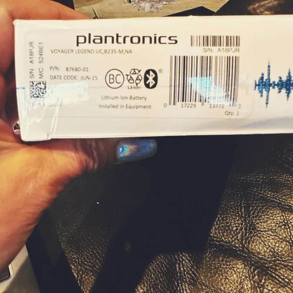 NWT Plantronics Voyager Legend B235-M Black in Ear